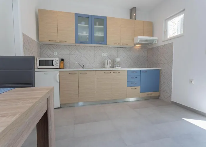 Ivanovic Πανσιόν 3*