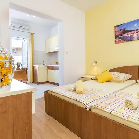 Ivanović 3* Hvar Town