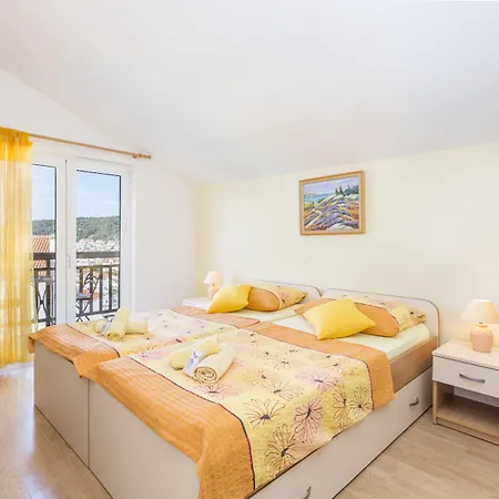 Ivanovic 3* Hvar Town