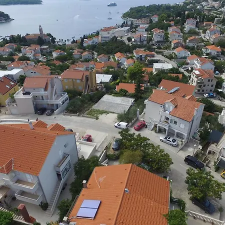 Ivanović 3* Hvar Town