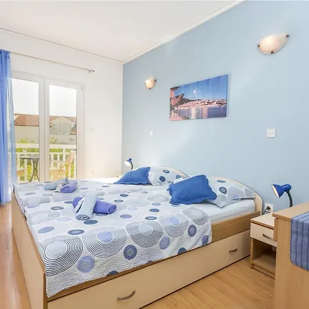 Ivanović 3* Hvar Town