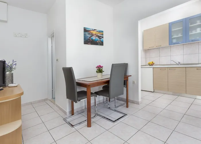 Ivanovic בית הארחה חוואר