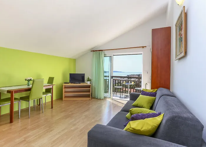 Ivanovic 3* חוואר