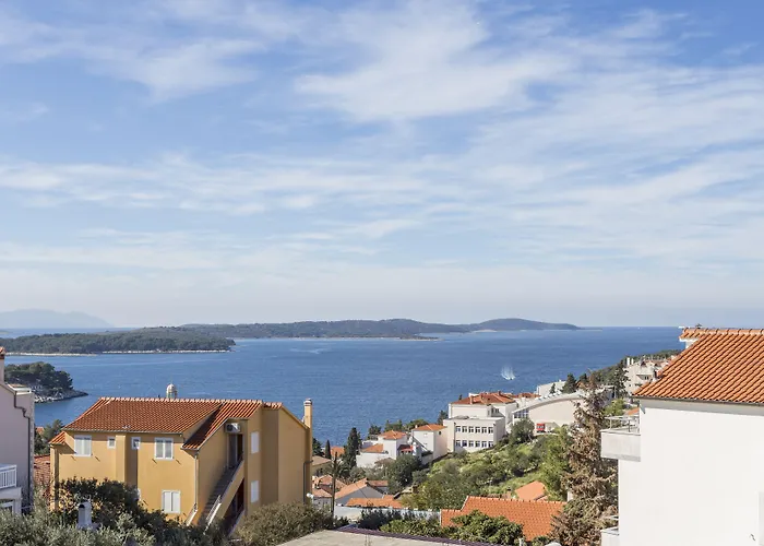 Ivanovic 3* Hvar Town