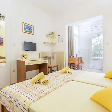 Pensión Ivanovic 3*