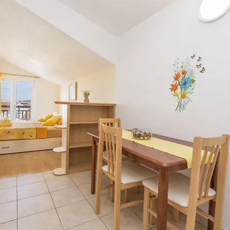 Ivanovic Pensión 3*